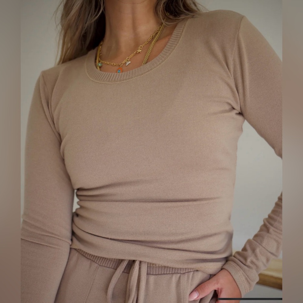HowDoYouWearThat fitted crewneck sweater and sweater essential pant.